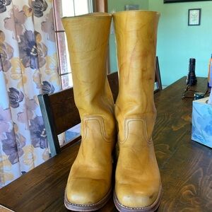 Frye Men’s Campus 14L boots in Banana color